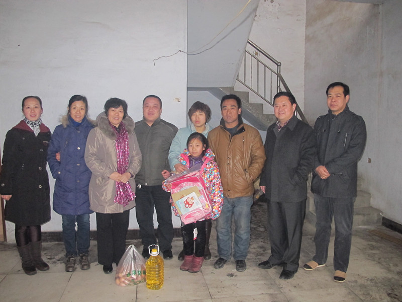 春節(jié)慰問(wèn)送溫暖-黨政關(guān)懷暖人心-益和熱力公司開(kāi)展“送溫暖、獻(xiàn)愛(ài)心”活動(dòng)