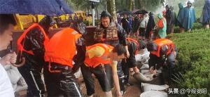 安陽(yáng)益和熱力集團(tuán)30人搶險(xiǎn)隊(duì)逆流而上，奮戰(zhàn)在抗洪一線(xiàn)